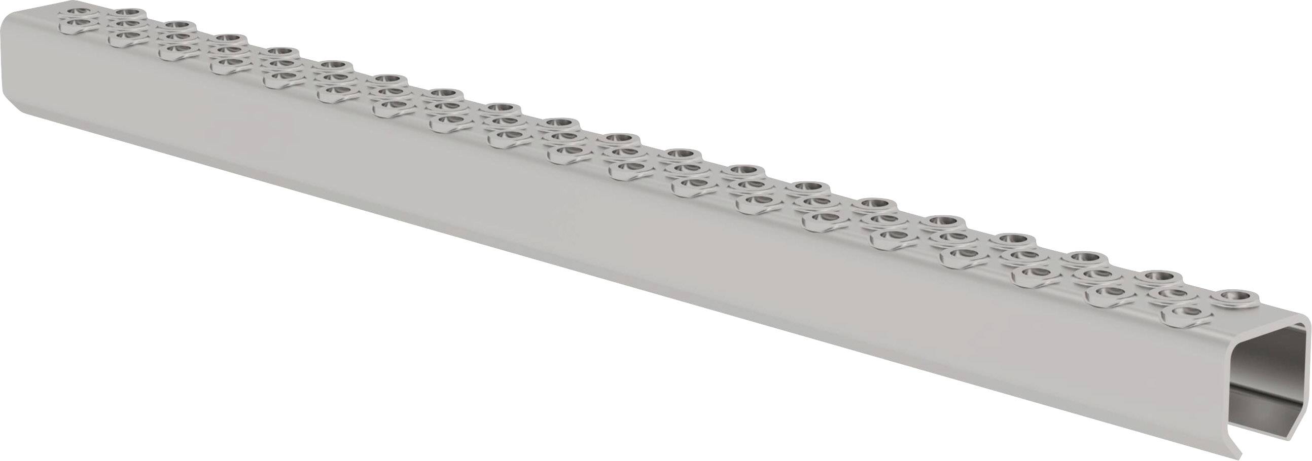 Rail métallique présentant de nombreux trous régulièrement espacés sur sa surface supérieure.