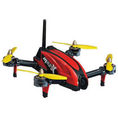 Drone rouge avec des hélices jaunes et une antenne, photographiée de profil. Le drone présente un design sportif.