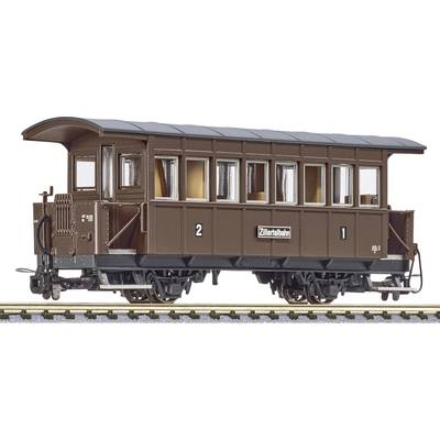 Un wagon historique de la Zillertalbahn de couleur brune sur des rails. Le wagon possède plusieurs fenêtres et est marqué du numéro '2'.