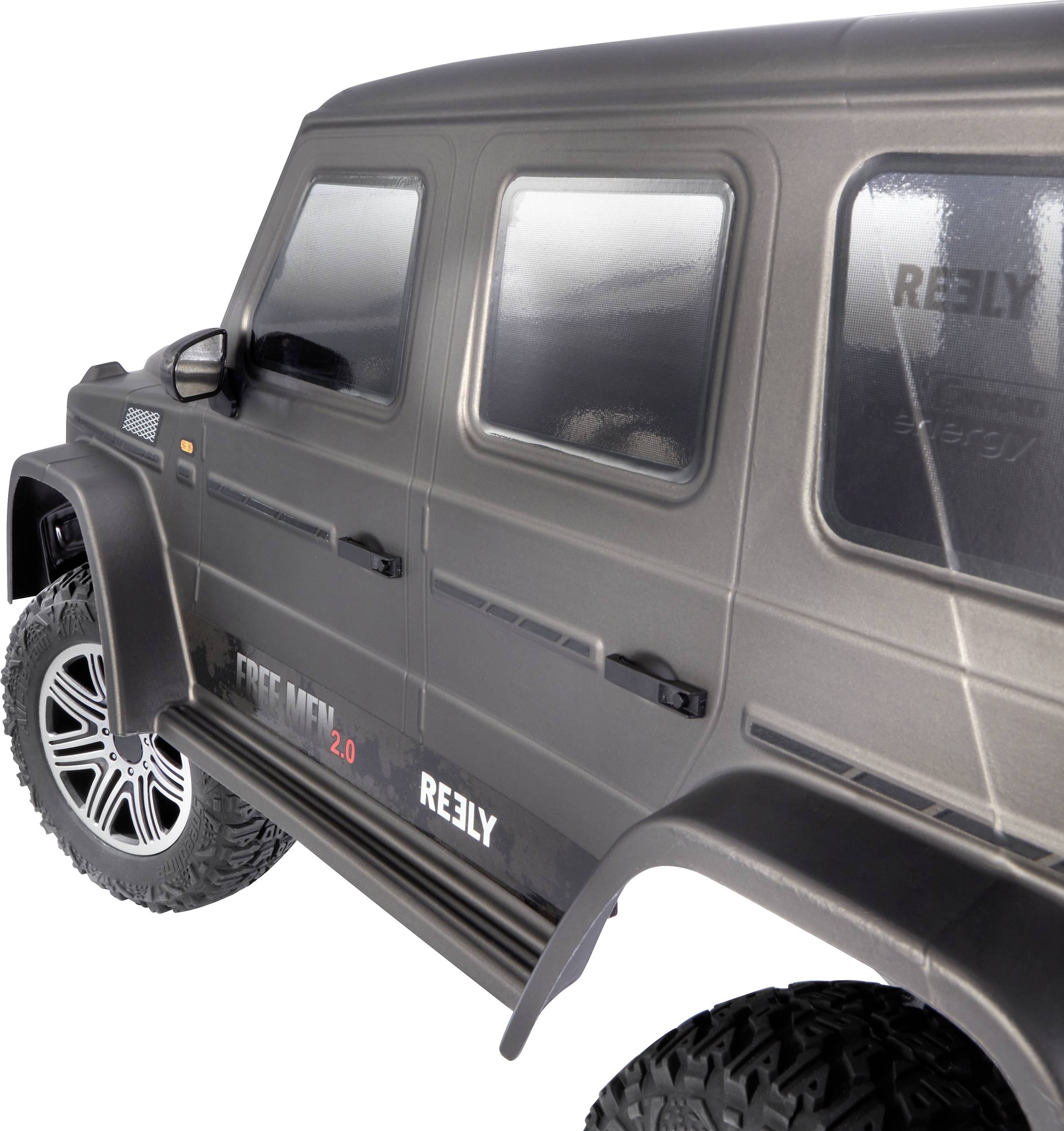 Gros plan sur un modèle de tout-terrain gris foncé vu de côté, avec de grandes roues et les inscriptions 'REELY' et 'FIRE LINEX 2.0'.