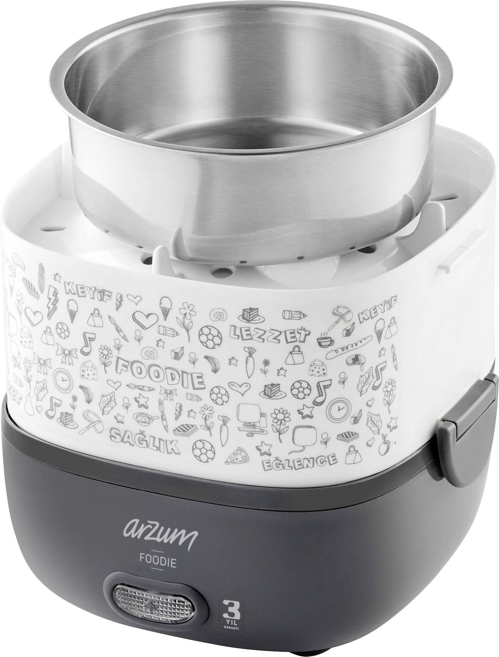 Cuiseur à œufs électrique avec récipient en acier inoxydable et motif décoratif. Nom de marque 'arzum', modèle 'FOODIE' sur la face avant.