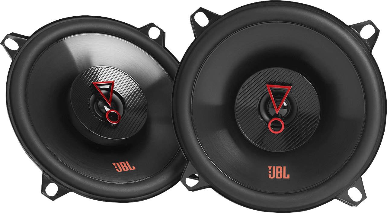 Deux enceintes noires avec un logo JBL rouge au centre, placées côte à côte. Elles présentent un design noir et rouge et ont exactement la même taille.