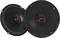 Deux enceintes JBL, l'une entièrement visible, l'autre partiellement. Les deux ont une grille noire, et le logo est reconnaissable.