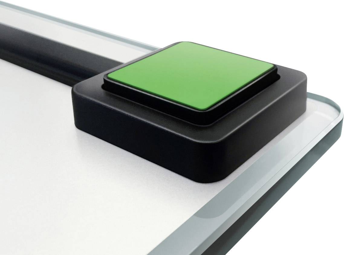 Grand bouton vert sur une surface en verre, qui est mis en évidence.