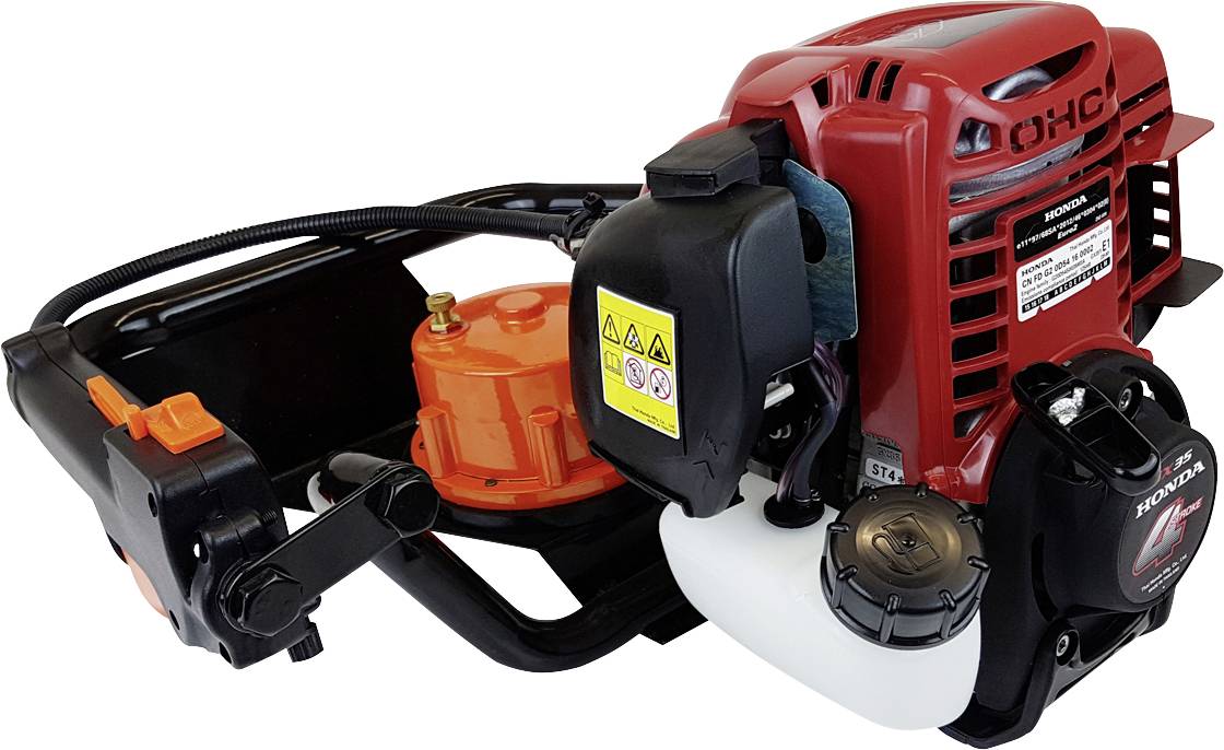 Un moteur de motoculteur rouge et noir avec une partie orange connectée à des tuyaux. Des autocollants de sécurité sont visibles.