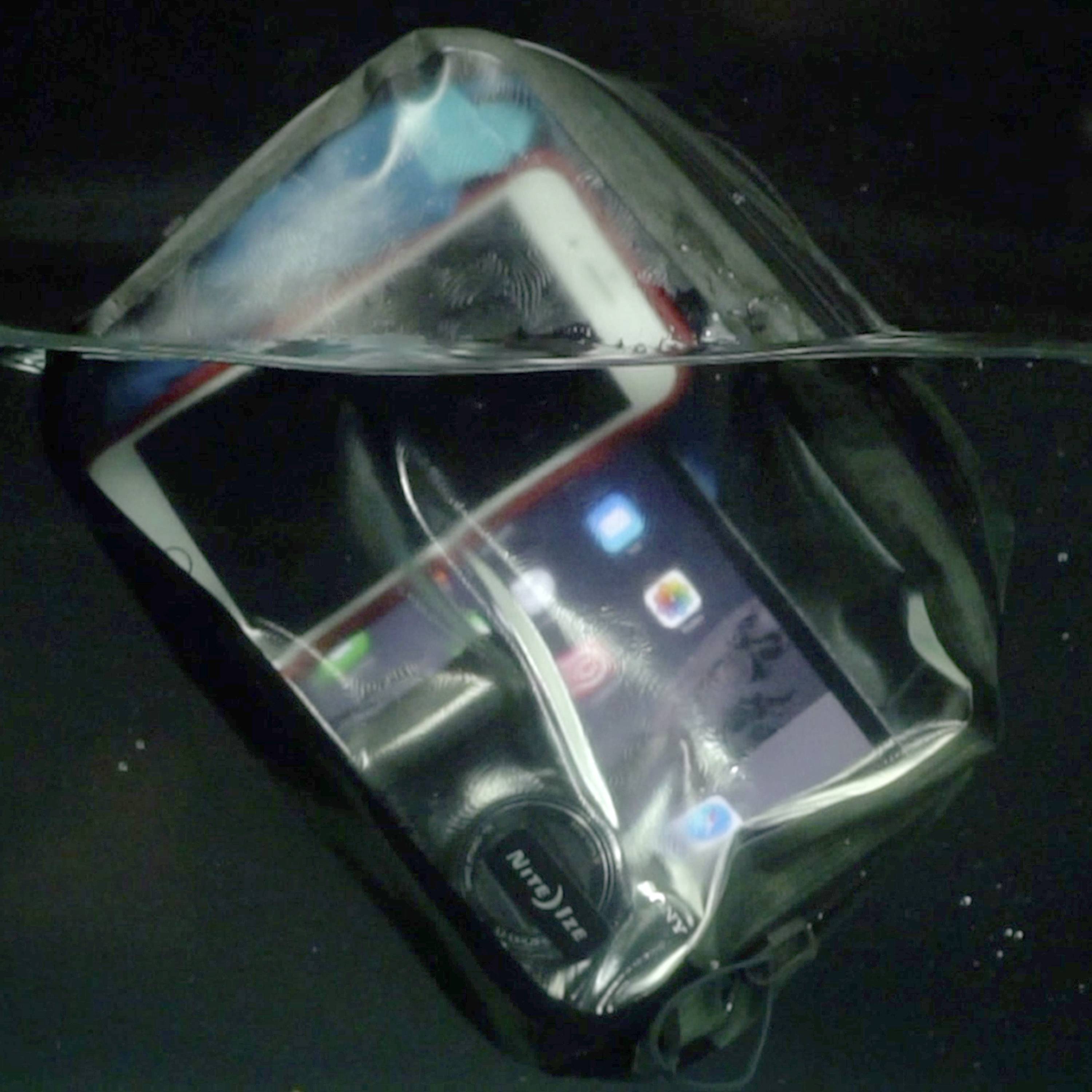 NITE Ize Sacoche RunOff Gr.M noir NI-ROCM-09-R3-9