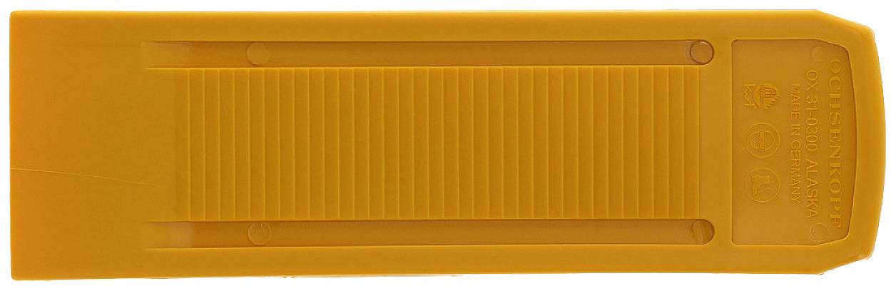 Un coin en plastique orange avec des rainures, utilisé pour ajuster ou stabiliser des objets.