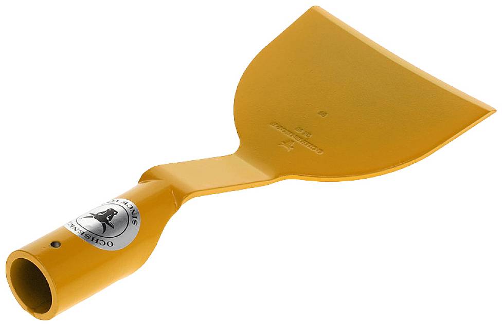 Une spatule en plastique orange avec une poignée ronde et une large lame plate pour étaler ou lisser des matériaux.