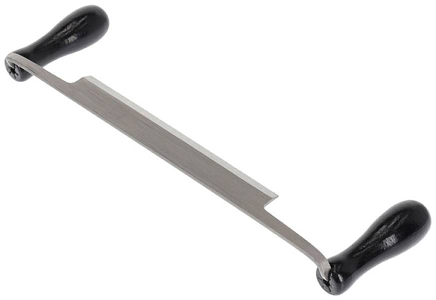 Un rabot à deux poignées en bois et à lame tranchante, utilisé dans le travail du bois pour lisser et façonner le bois.