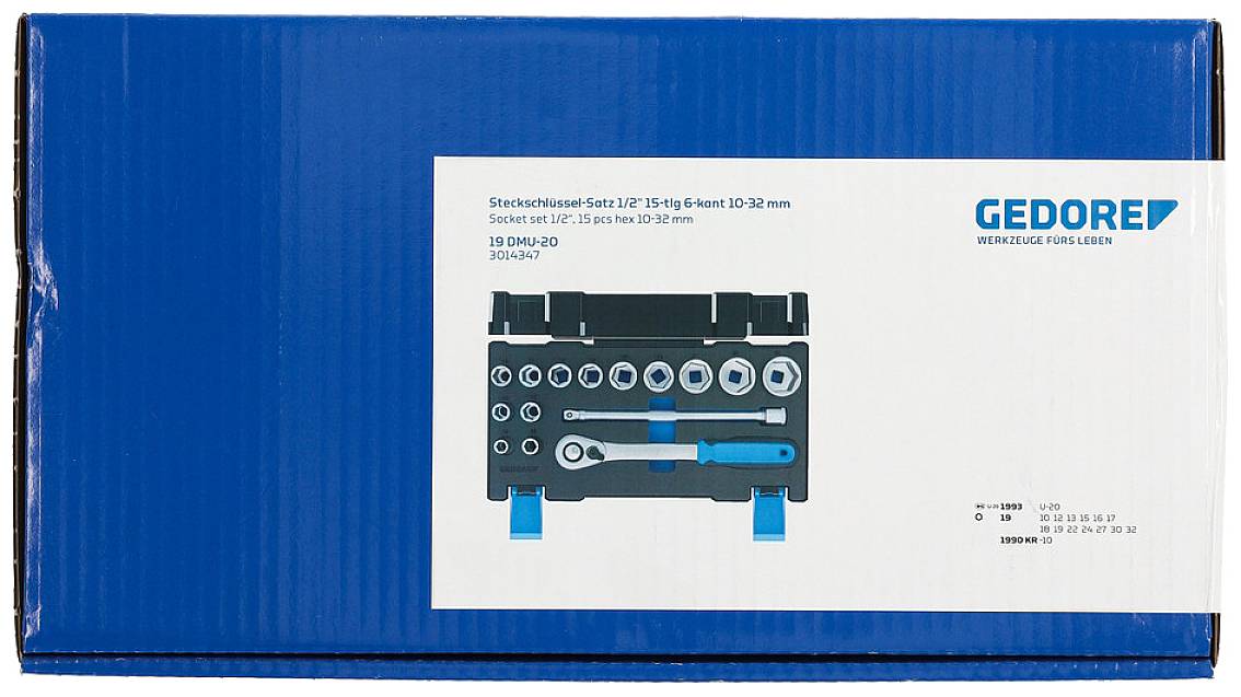 Coffret de clés à douille de Gedore dans un boîtier bleu. Présente divers outils, dont des clés à douille et une clé à cliquet sur une illustration blanche.