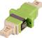 Un adaptateur à fibre optique vert avec des connexions beiges, utilisé pour connecter des câbles à fibre optique dans les réseaux de télécommunication.