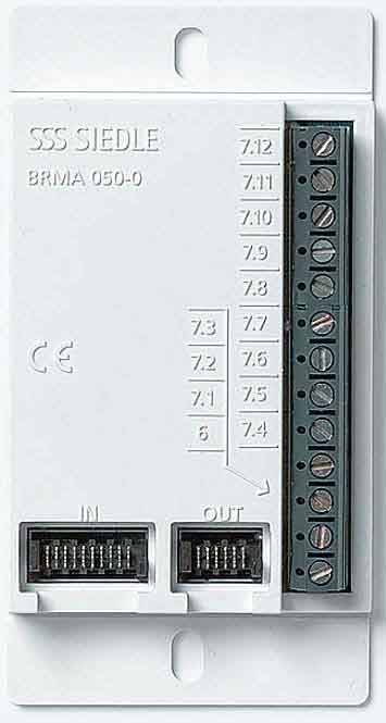 Illustration d'un module de connexion électrique portant l'inscription 'SSS SIEDLE BRMA 050-0'. Deux ports RJ45 marqués 'IN' et 'OUT'.