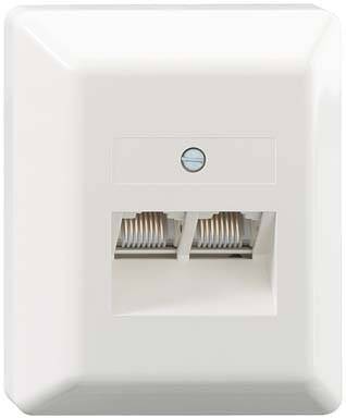 Deux prises Ethernet sur une prise murale blanche pour les connexions réseau.