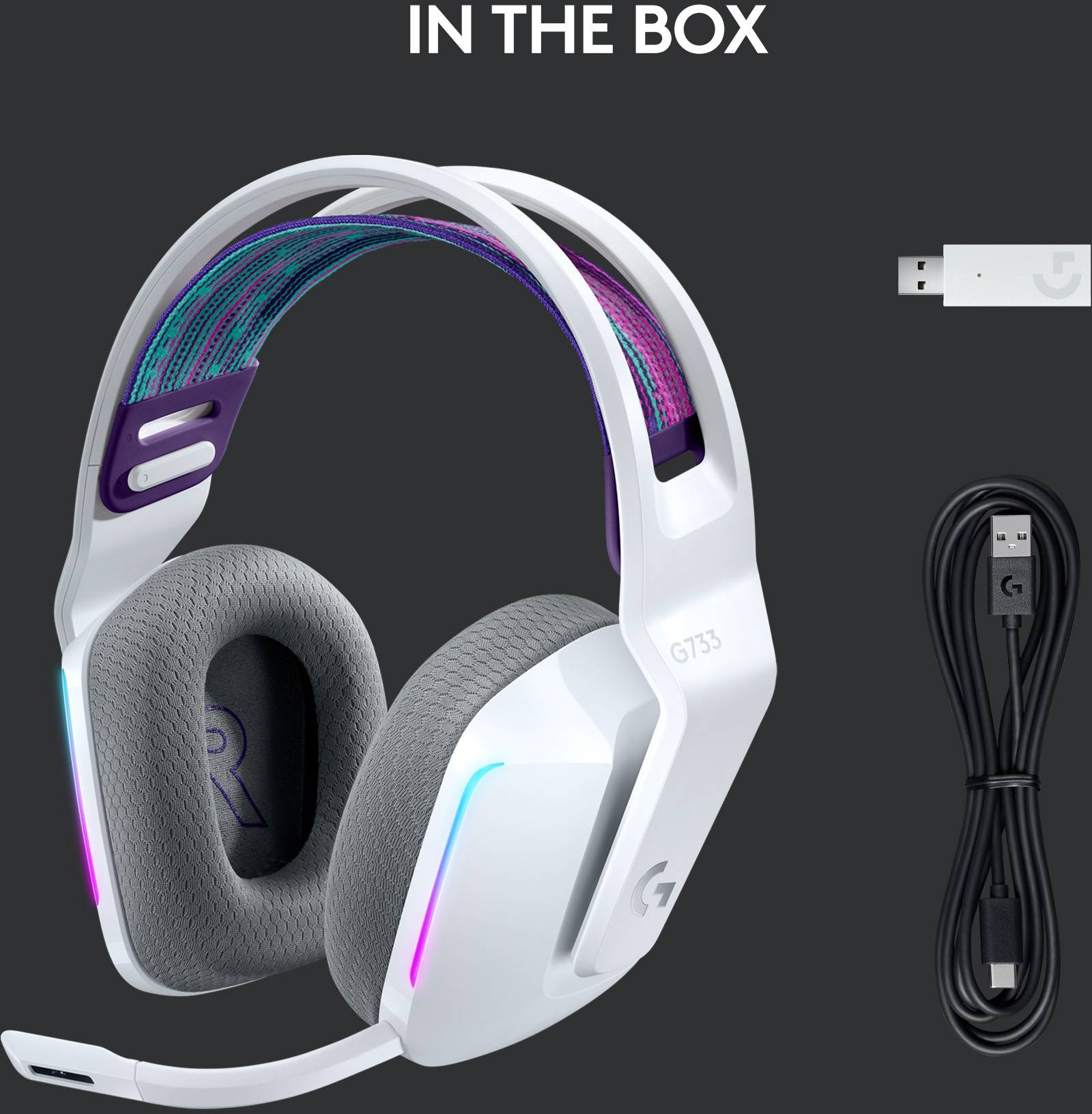 Un casque gaming blanc avec éclairage RVB, accompagné d'un microphone amovible et d'un câble USB sur un fond gris.