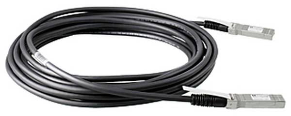 Câble de données noir avec deux connecteurs à ses extrémités, souvent utilisé pour la transmission de données à haute vitesse dans les réseaux.