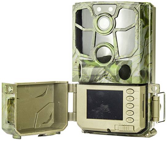 Caméra de chasse avec boîtier ouvert, montrant un écran et des commandes. L'extérieur est revêtu de couleurs de camouflage, adaptée à l'observation des animaux.