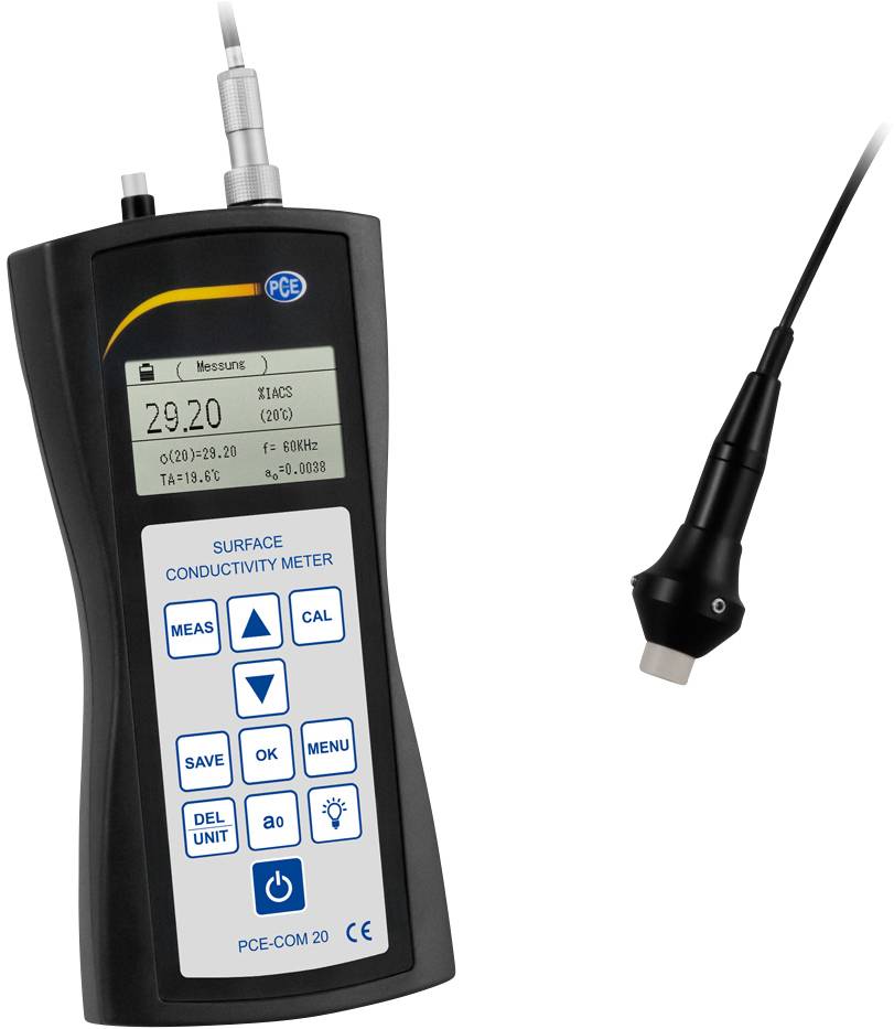Un appareil portable de mesure de conductivité avec un affichage numérique, indiquant une valeur de 29,20. À droite, une sonde est connectée.