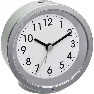 Une horloge ronde avec un cadran blanc et des chiffres noirs indique 10h10. Elle a un contour argenté.