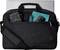 Un sac pour ordinateur portable noir avec bandoulière, contenant un ordinateur portable, un disque dur externe, un stylo et une souris d'ordinateur dans la poche avant.