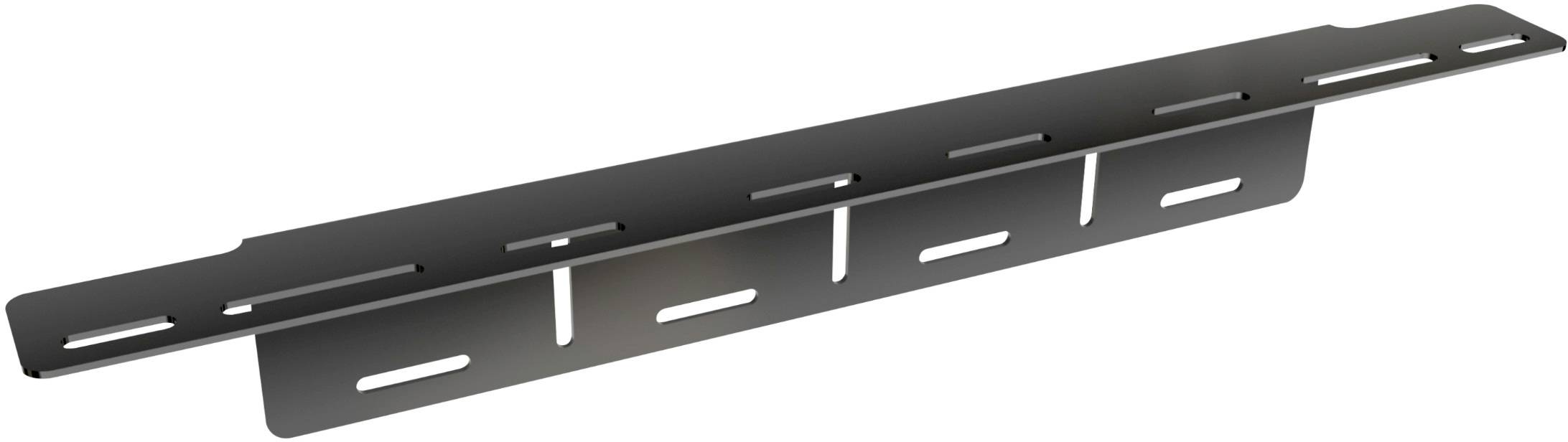 Équerre métallique avec plusieurs découpes rectangulaires, utilisée pour la fixation et la stabilisation de constructions.