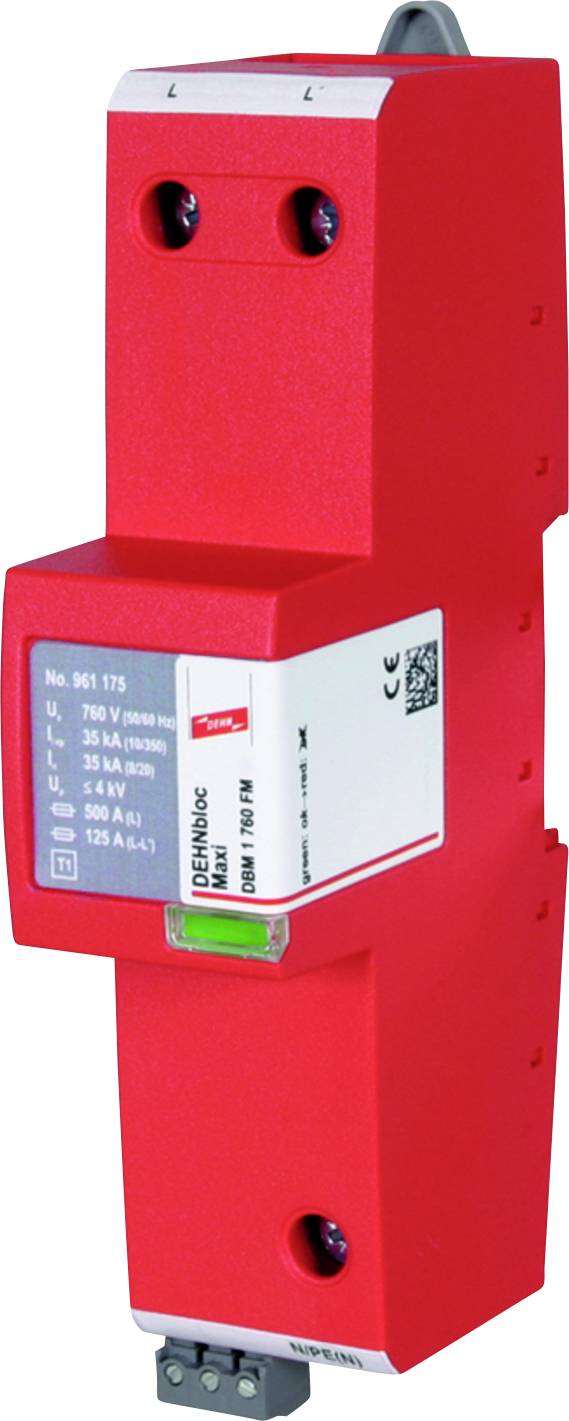 Un dispositif de protection contre les surtensions rouge pour installations électriques, monté sur rail DIN. Le numéro de modèle et les détails techniques sont visibles.