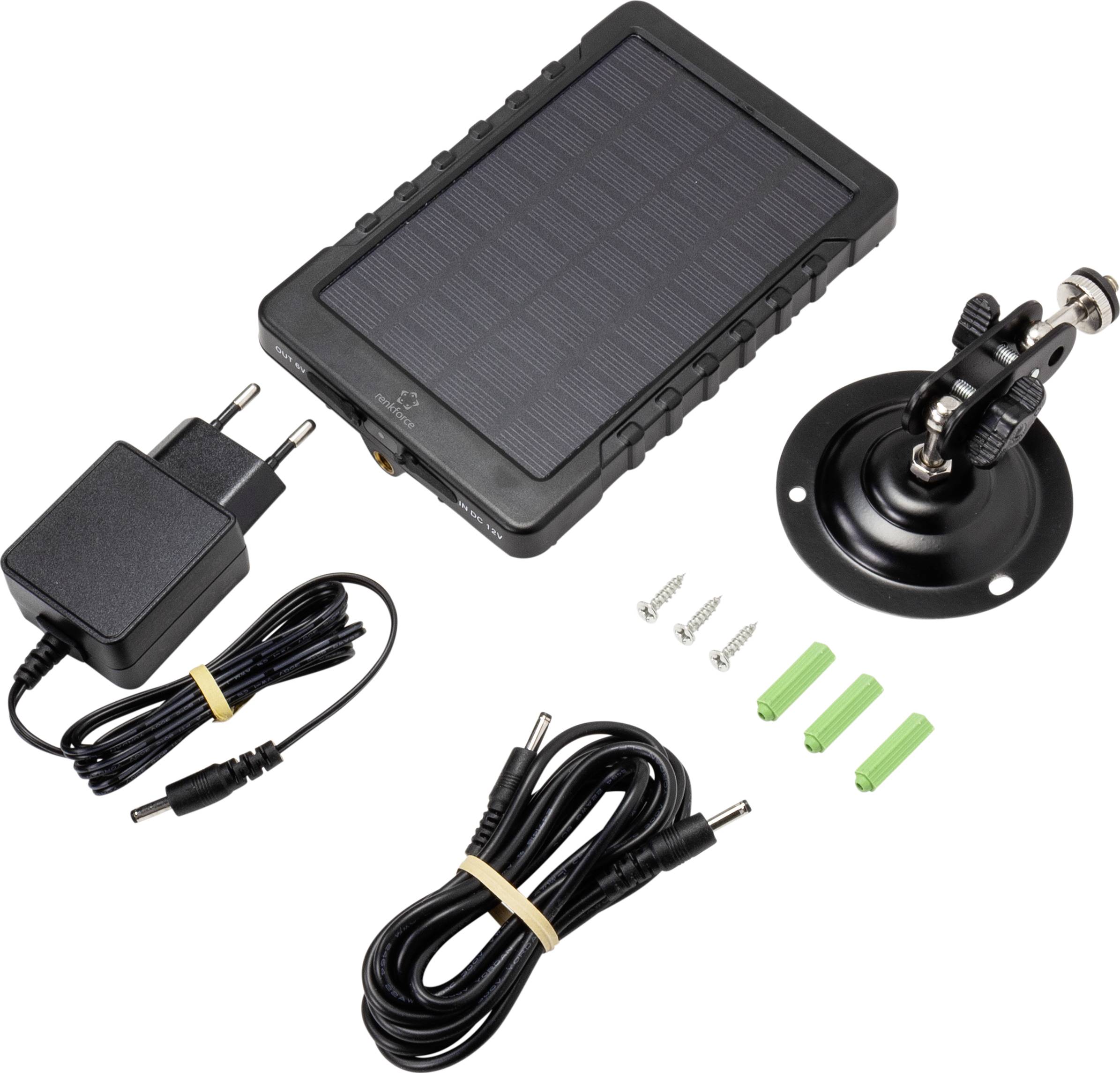 Ensemble chargeur solaire comprenant un panneau solaire, un adaptateur secteur, des vis de montage et des câbles. Adapté pour une utilisation en extérieur.