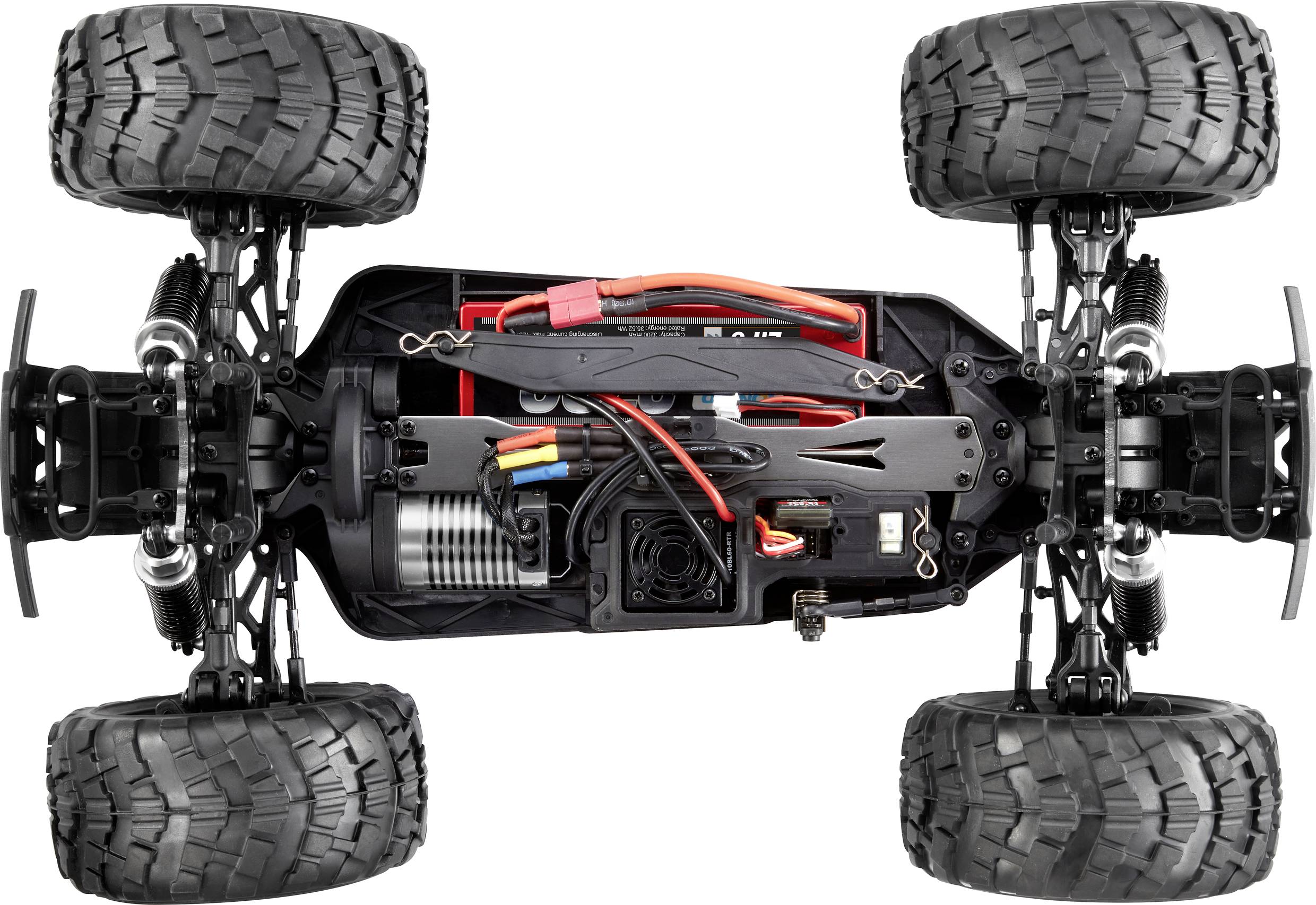 Vue de dessous d'une voiture télécommandée avec électronique visible, moteur et quatre grandes roues.