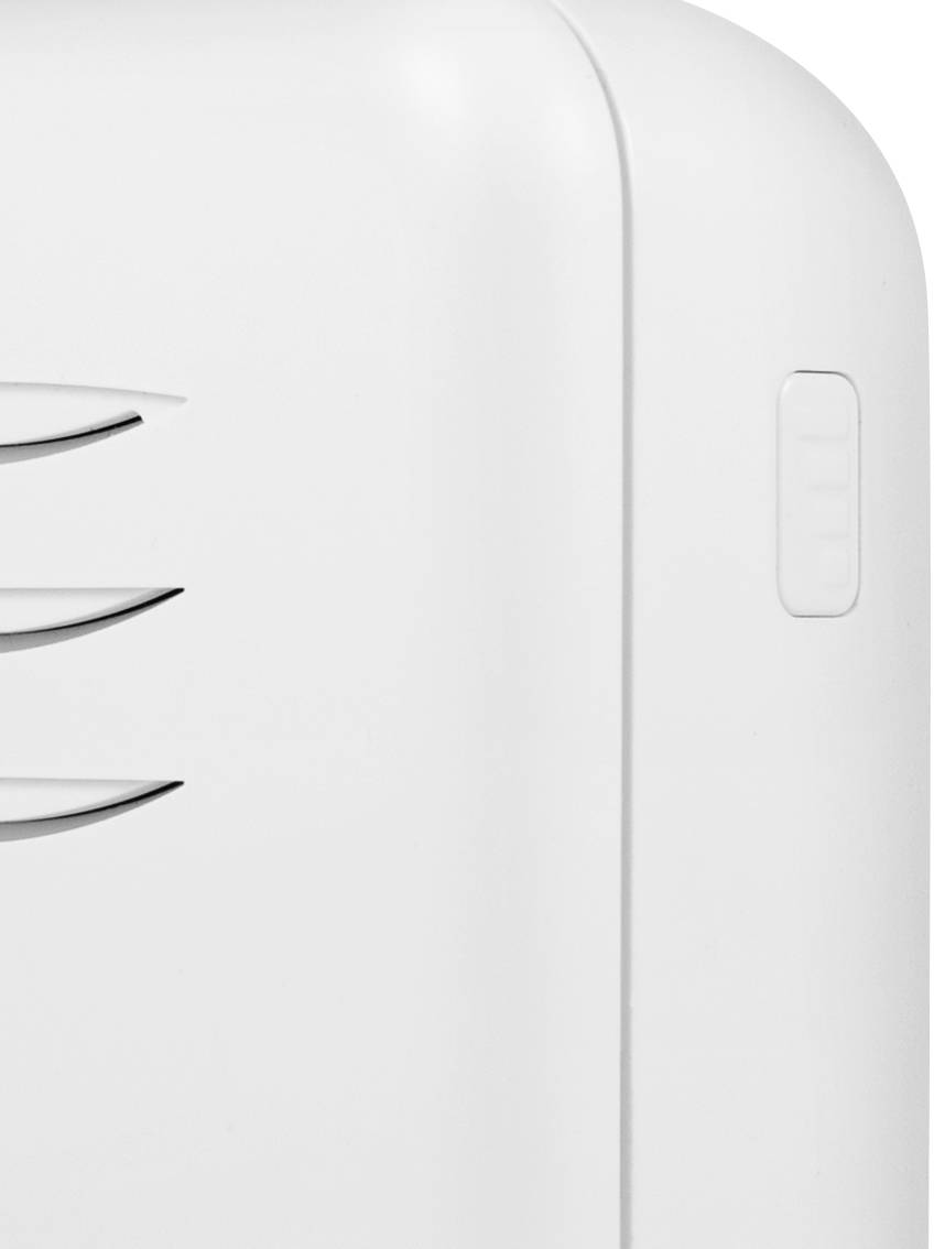 Appareil électroménager blanc avec des fentes d'aération sur le côté, probablement un purificateur d'air ou un appareil de chauffage.