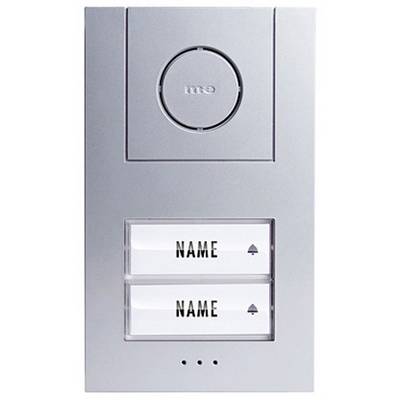 Interphone avec deux plaques nominatives et sonnettes pour appartements dans un immeuble collectif.