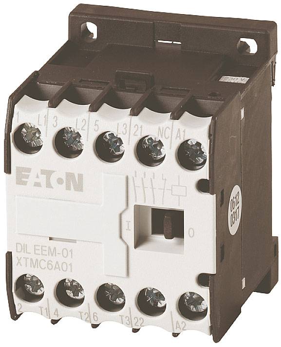 Un contacteur électrique portant l'inscription 'EATON', modèle 'DIL EEM-01 XTCMC6A01', présente des bornes pour connexions électriques.