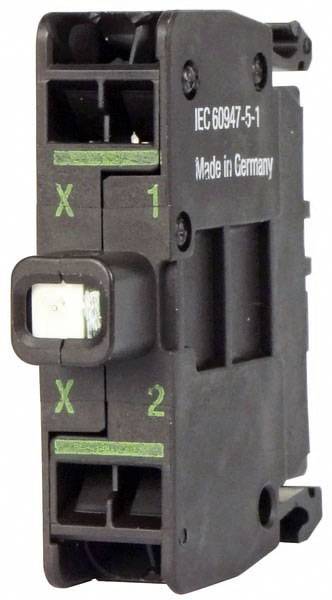 'IEC 60947-5-1 Fabriqué en Allemagne' est inscrit sur un appareil électrique noir avec des marquages verts 'X1' et 'X2'.
