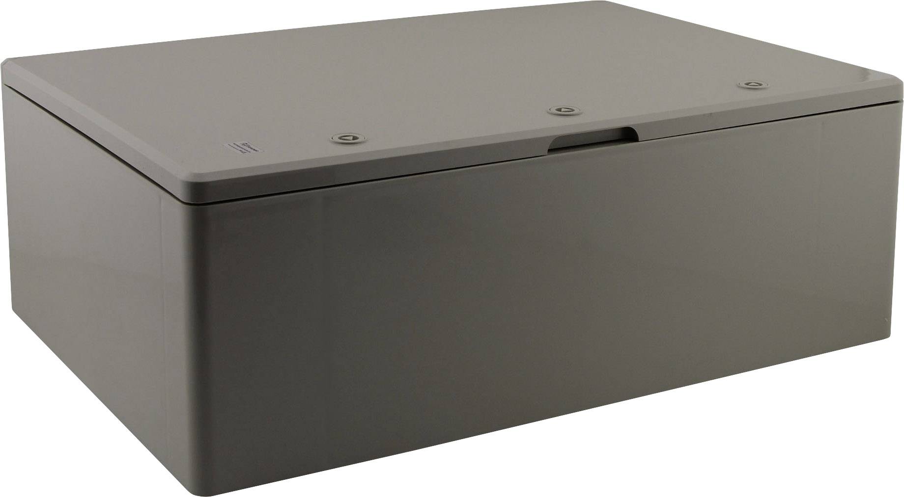 Boîte en plastique grise rectangulaire avec un couvercle et trois vis sur le dessus. Probablement un boîtier de rangement ou un boîtier technique.