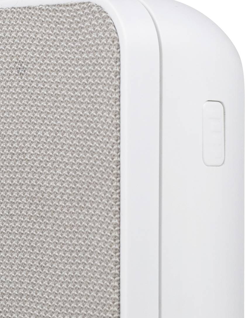 Haut-parleur blanc avec une couverture en tissu gris et un interrupteur sur le côté.