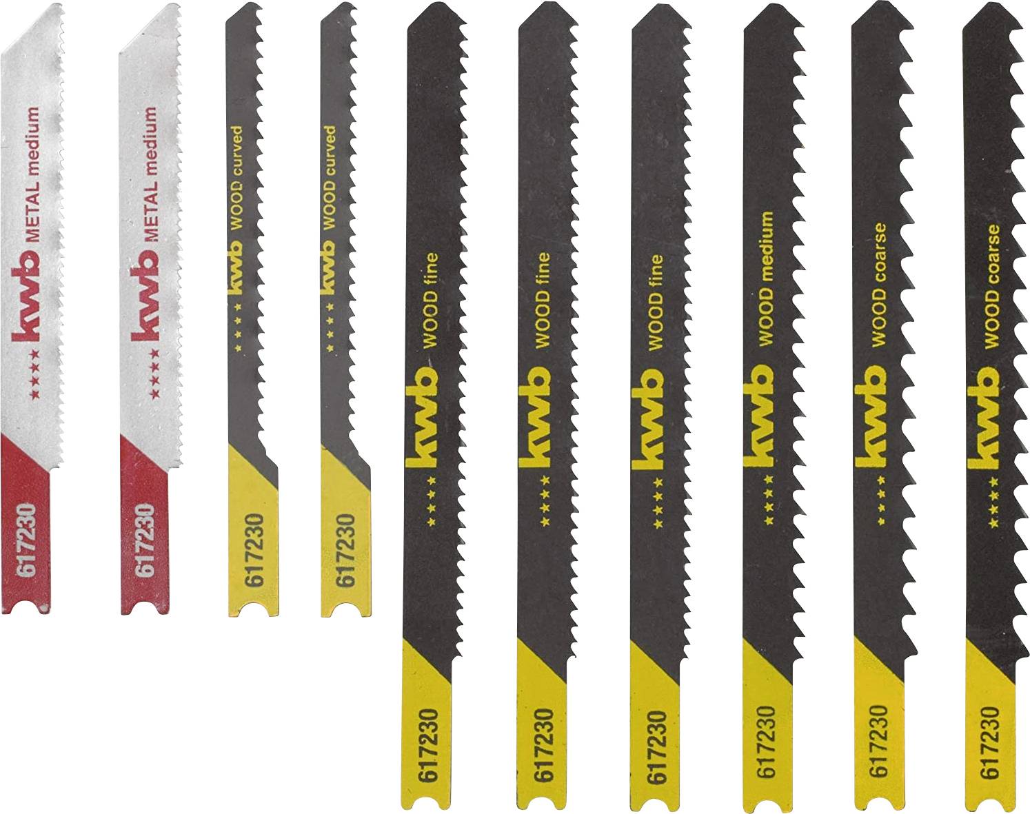 Différentes lames de scie pour le métal et le bois. À gauche se trouvent des lames métalliques rouges, à droite des lames de bois noires et jaunes.