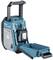 Une radio de chantier numérique Makita avec Bluetooth et compartiment pour batterie, ouverte pour insérer la batterie.