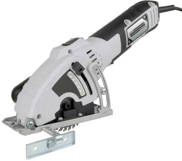 Scie circulaire manuelle avec poignée noire et lame argentée, adaptée pour des coupes précises dans le bois et d'autres matériaux.