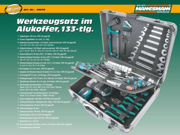 Valise en aluminium avec un ensemble d'outils de 133 pièces, incluant des clés, des pinces et des tournevis. Adapté à divers travaux.