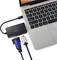 Un ordinateur portable équipé d'un adaptateur connecté à plusieurs câbles reliés à différents périphériques comme HDMI et VGA.
