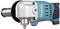 Une perceuse Makita bleue avec un foret monté, une poignée latérale et un boîtier ventilé, prête à être utilisée.