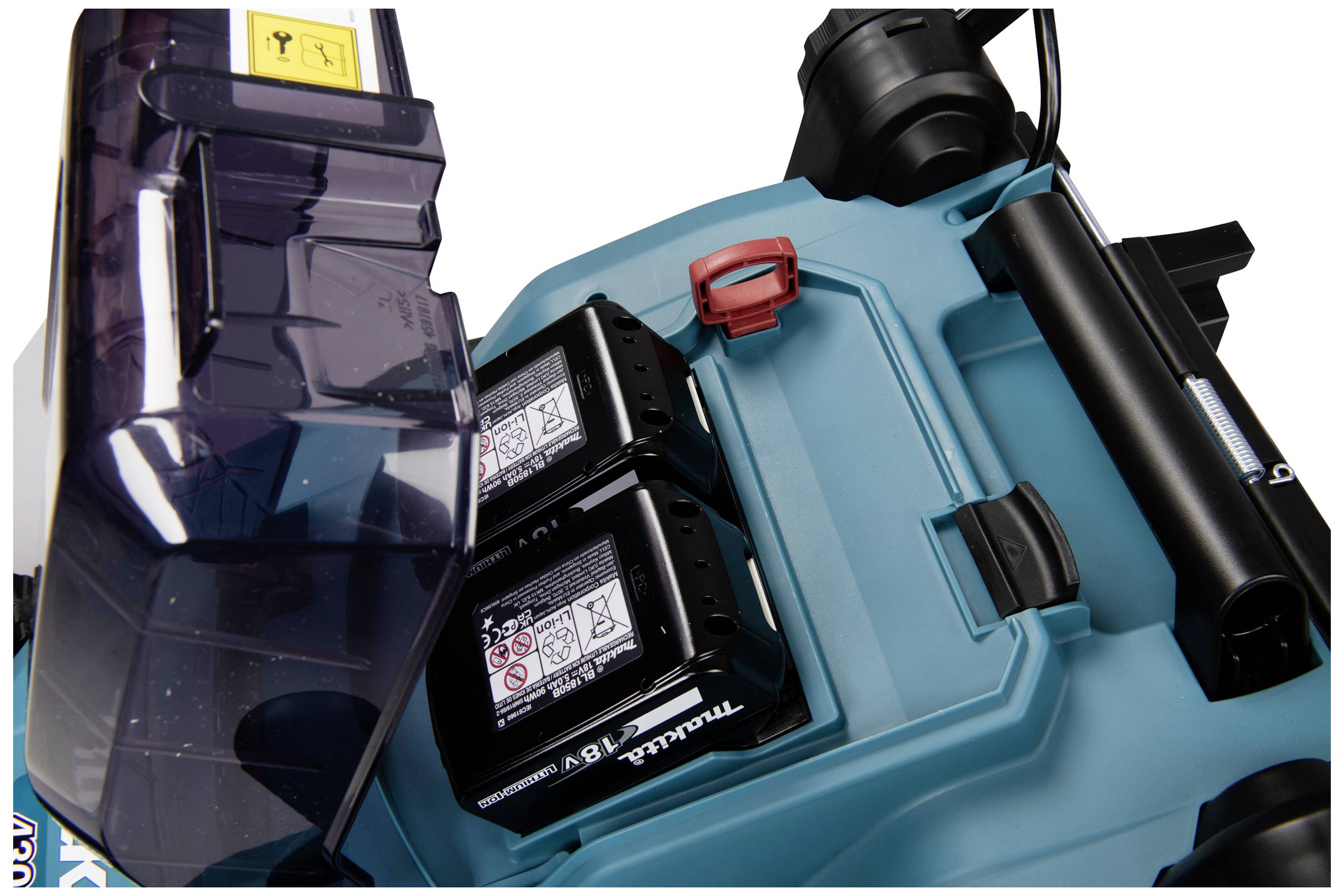 Deux batteries noires dans un compartiment bleu d'un appareil électrique. Les batteries sont étiquetées avec des consignes de sécurité.