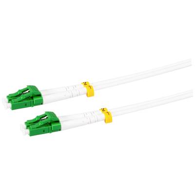 Deux câbles à fibre optique blancs avec des connecteurs LC verts et des marquages jaunes. Adaptés aux transmissions de données rapides dans les réseaux.