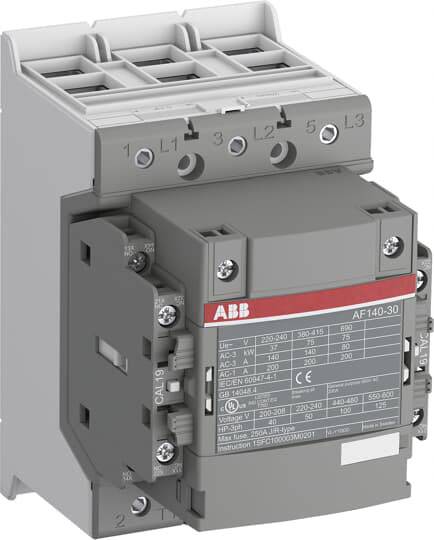 Un contacteur ABB, modèle AF140-30, utilisé dans les systèmes de commande électrique pour la commutation de moteurs et d'autres charges.