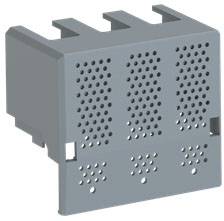 Grille métallique grise peinte, avec des trous rectangulaires, conçue pour les boîtiers industriels afin d'assurer la ventilation et la protection contre les corps étrangers.