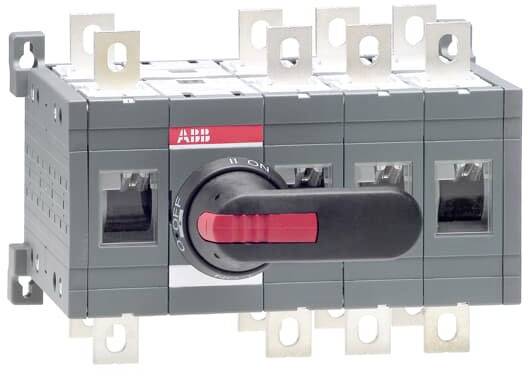 Un interrupteur électrique gris et rouge portant la mention 'ABB' avec une grande manette qui oscille entre les positions 'O' pour Arrêt et 'I' pour Marche.