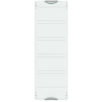 Armoire métallique de couleur gris clair, équipée de plusieurs rainures horizontales et pourvue de deux poignées, l'une en haut et l'autre en bas.