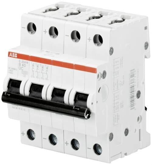 Un disjoncteur tétrapolaire pour le contrôle des circuits électriques. Présente des connexions et des interrupteurs pour la coupure en cas de surcharge.