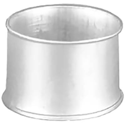 Un anneau cylindrique en argent à bord légèrement bombé vers l'extérieur, dont la fonction reste indéterminée.