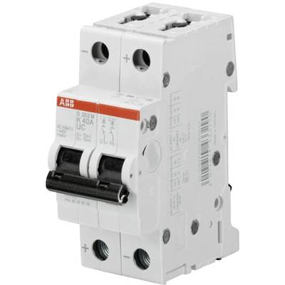 Un disjoncteur bipolaire avec étiquette rouge et spécifications techniques, destiné à être utilisé dans des systèmes de protection électrique.