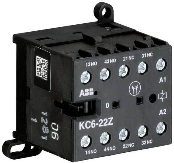 Un composant électrique noir avec plusieurs bornes étiquetées, dont 'KC6-22Z', affiche les détails de contacts de commutation.