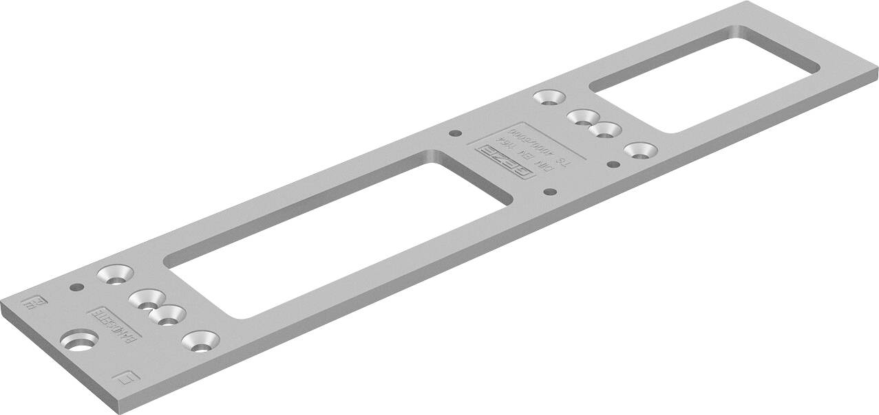 Plaque métallique avec des découpes rectangulaires et plusieurs trous de vis, typiquement utilisée pour des applications techniques ou des besoins de montage.